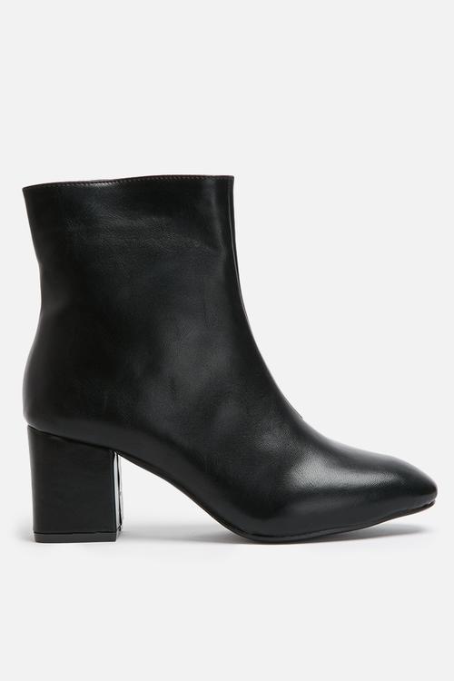 Heeled zip boot