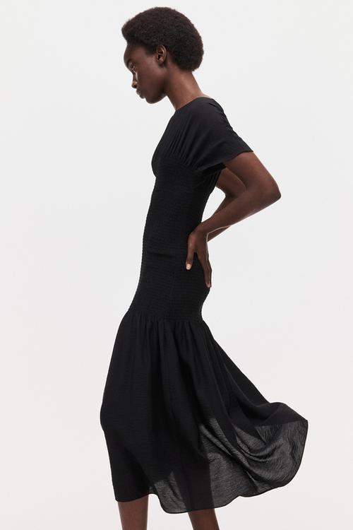 Smocked-detail dress - black