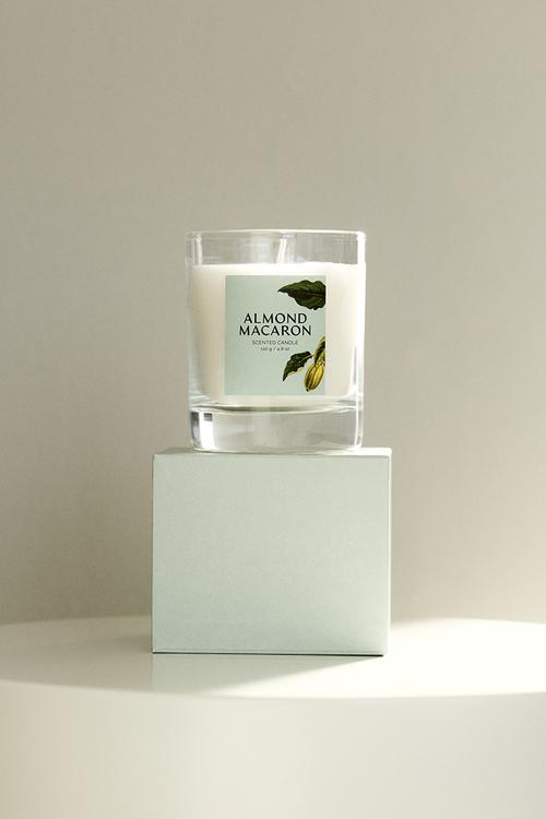 Scented candle in glass holder - almond macaron