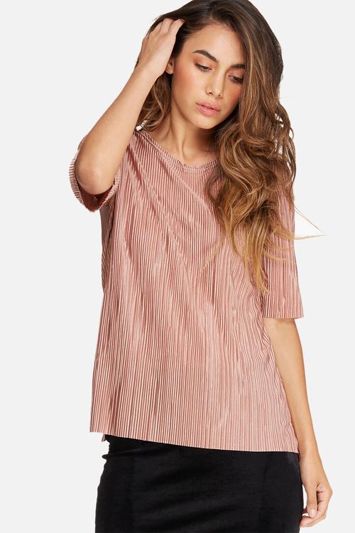 Plissé dip back top