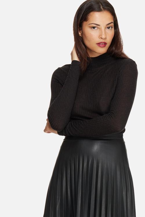 Wollie wool funnelneck top