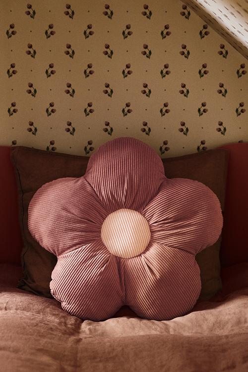 Flower-shaped cushion - pink