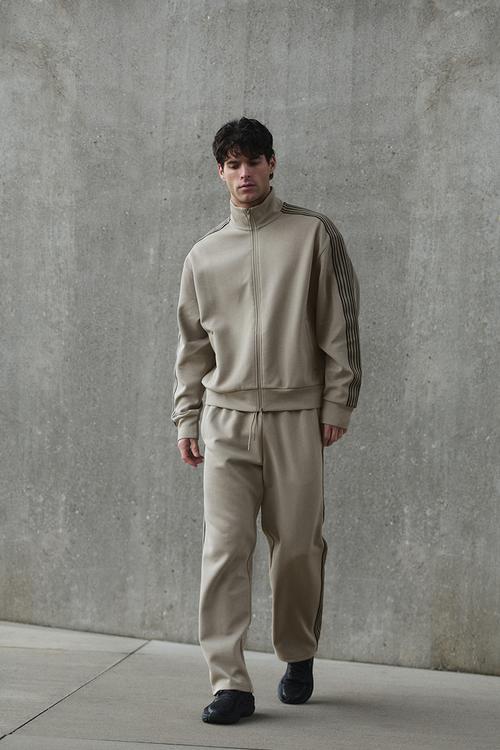 Loose fit sports joggers with drymove™ - beige