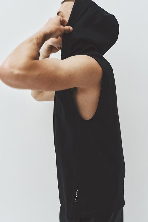 Regular fit sleeveless sports hoodie with drymove™ - black