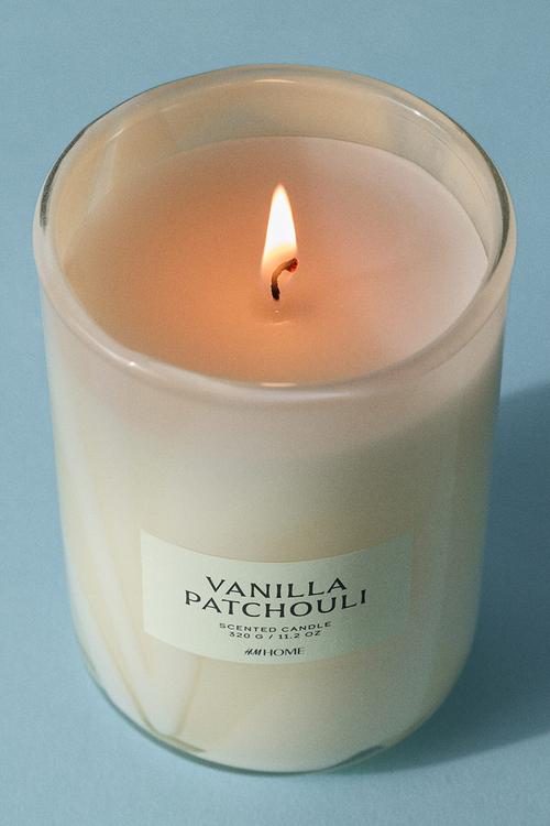Scented candle in glass holder - vanilla patchouli