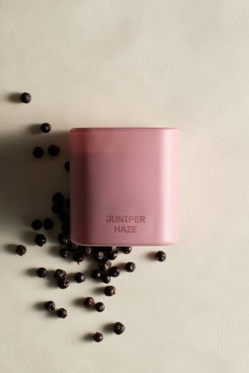 Scented candle in glass holder - juniper haze