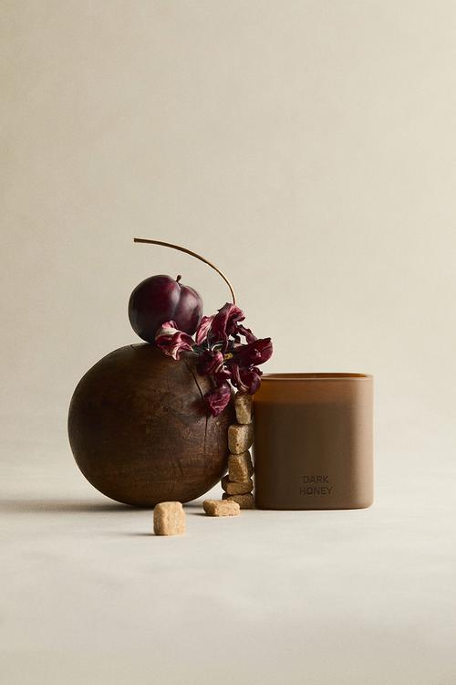 Scented candle in glass holder - dark honey