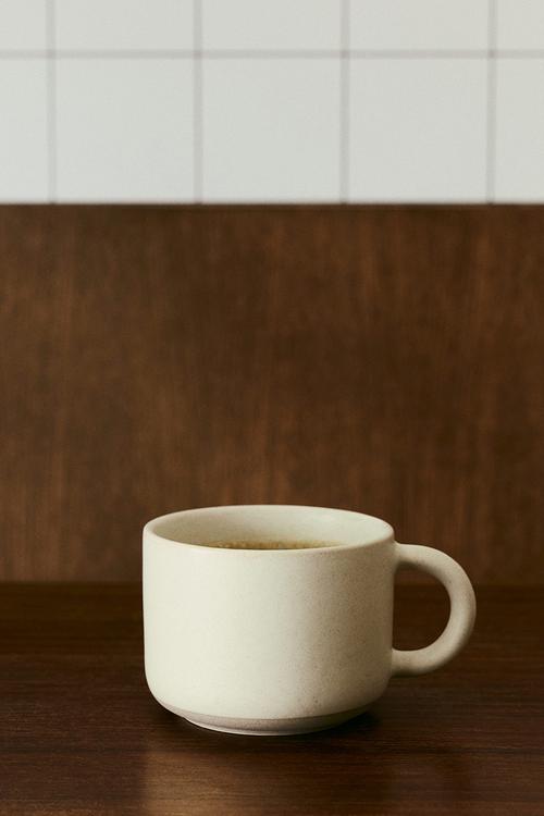 Reactive-glaze stoneware mug - light beige