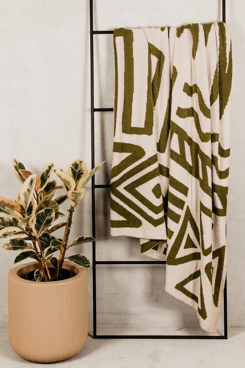 150X180 Cozy Geo Green And White  Throw