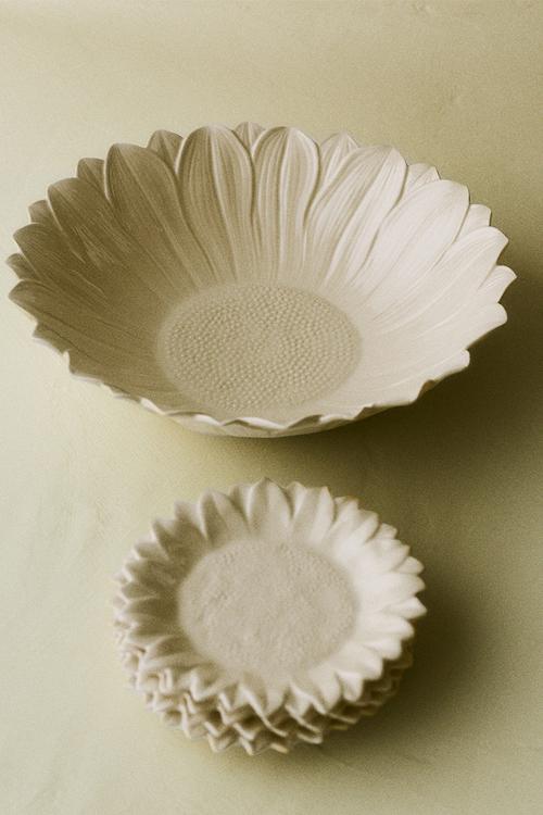 Large stoneware serving bowl - light beige