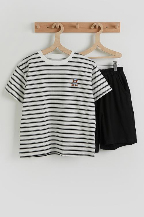 Crew neck tee & shorts - black stripes & black