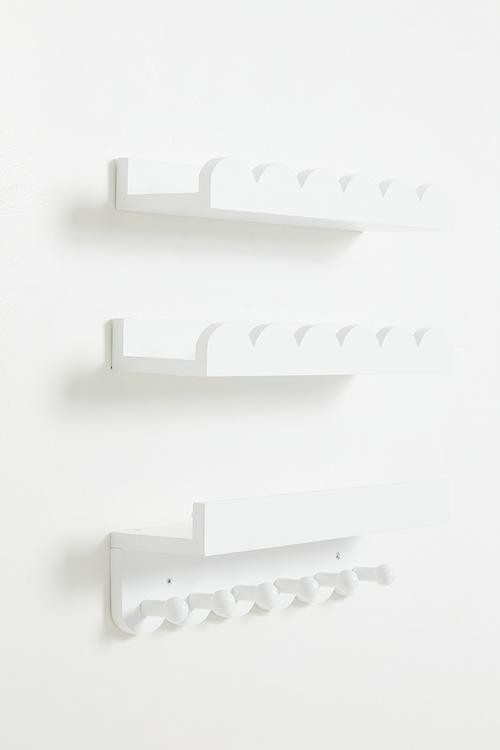 Scalloped wall shelf - white