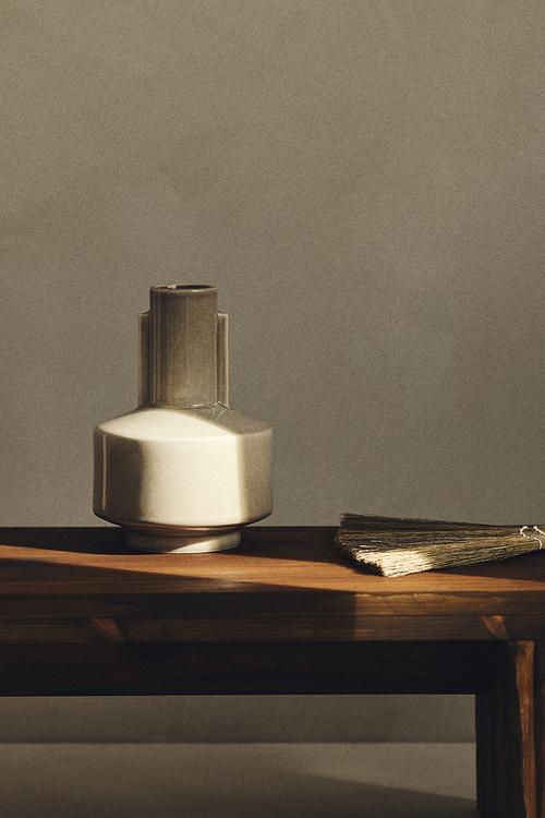 Reactive-glaze stoneware vase - khaki beige