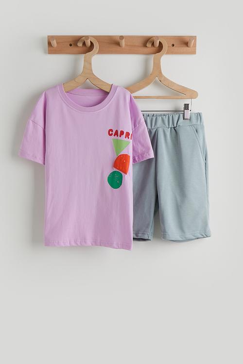 Graphic tee and plain shorts - pink/grey