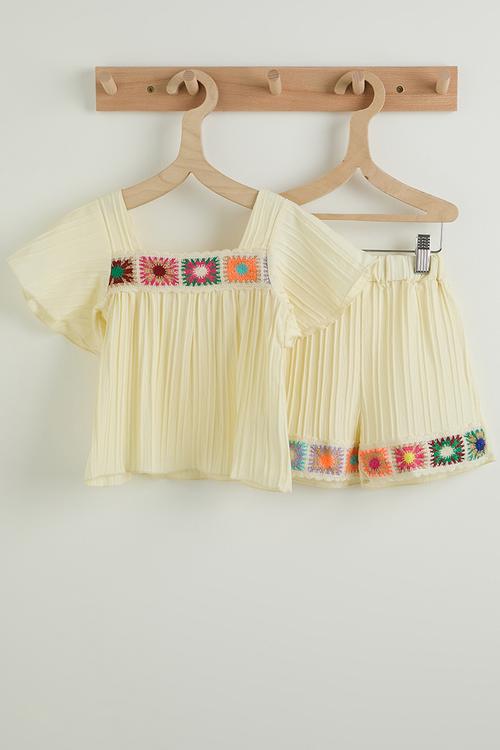 Crochet square blouse and shorts - pastel yellow