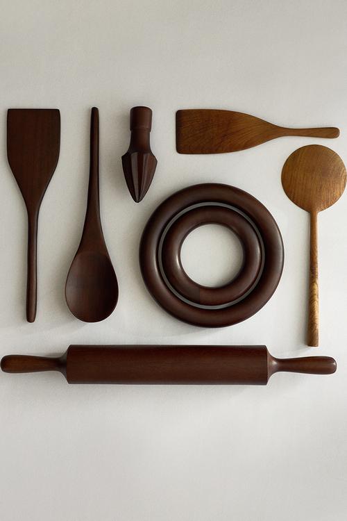 Mango wood citrus reamer - dark brown