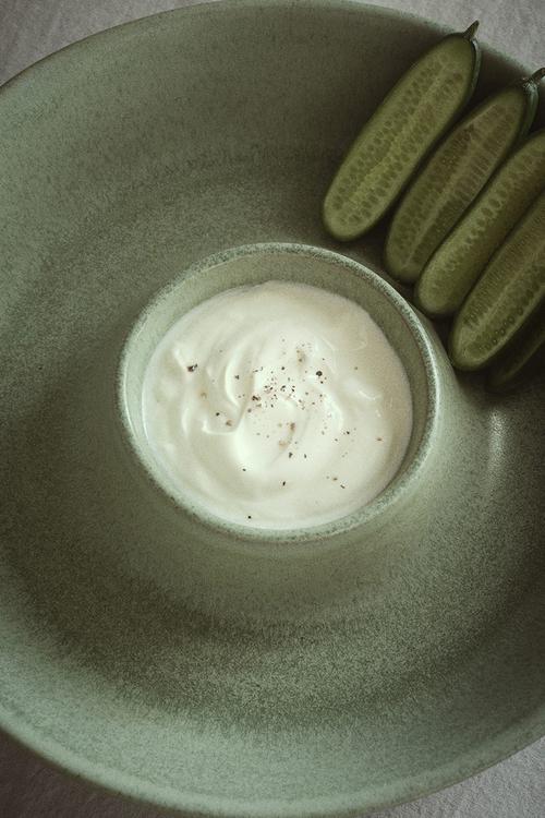 Stoneware serving bowl - light green