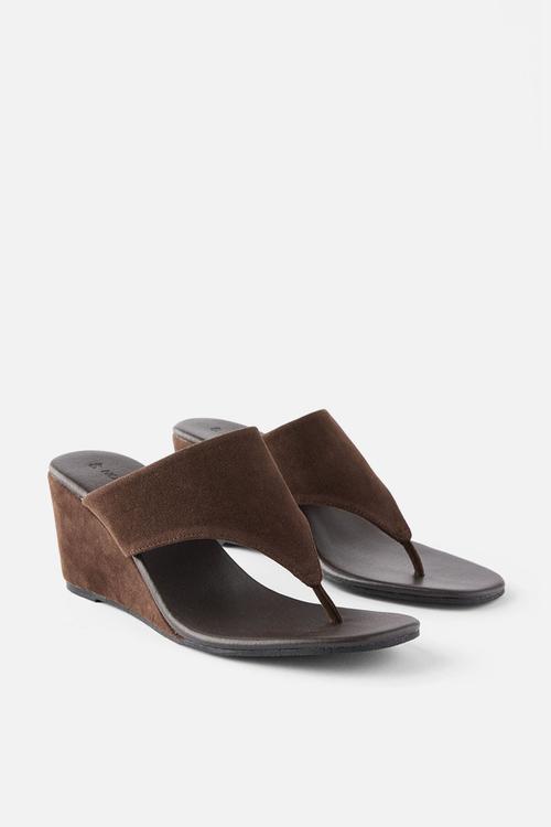 Bobbie flip flop wedge - choc micro
