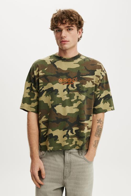 Cropped Fit Graphic T-shirt - Camo/Express