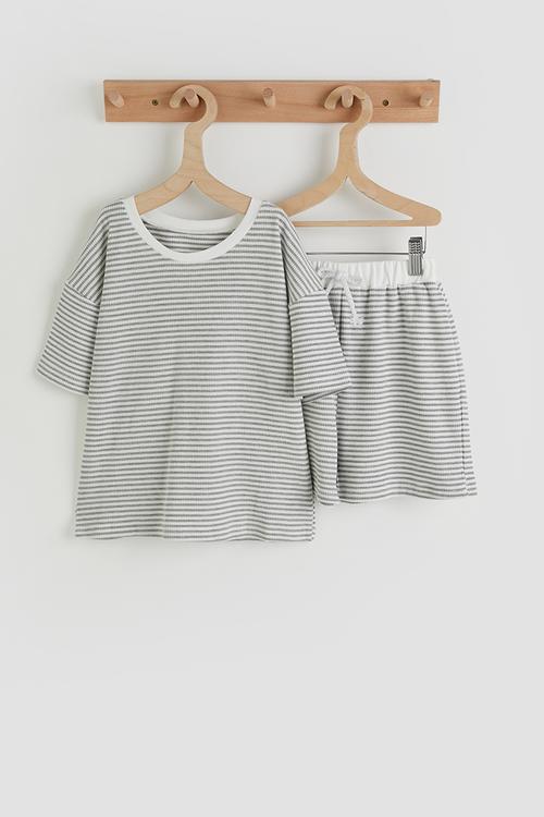 Striped tee & shorts - light grey