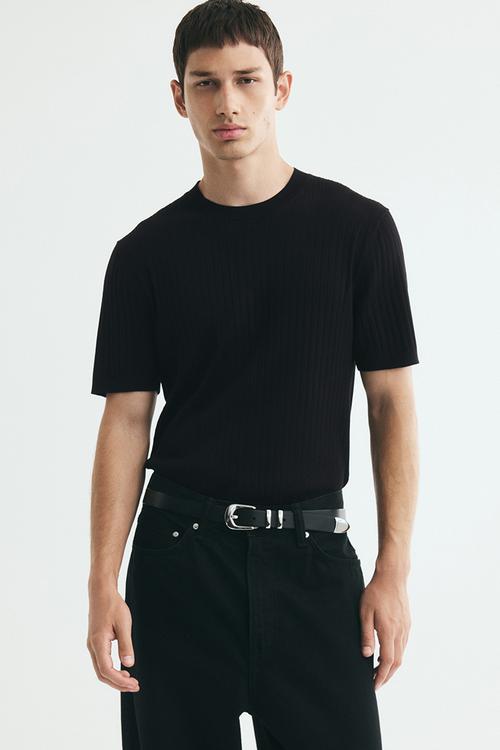 Slim fit knitted T-shirt - black