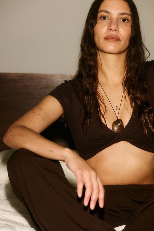 Slim-fit sports crop top - warm brown