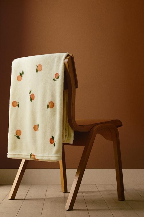 Patterned fleece blanket - light yellow/oranges