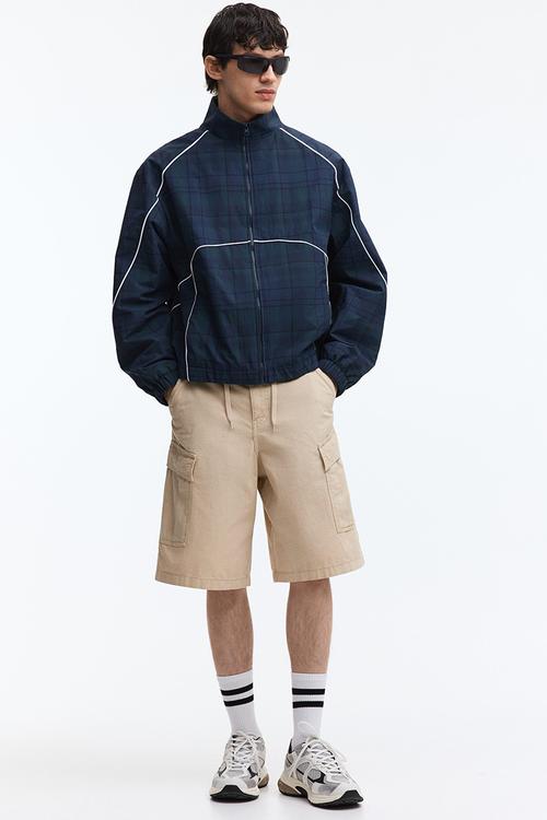 Loose fit cotton cargo shorts - beige