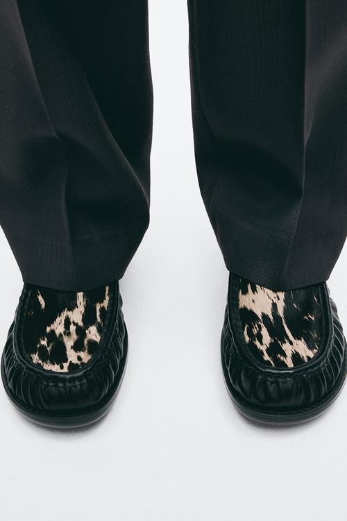 H&M Atelier: Leather loafers - black/cowhide print