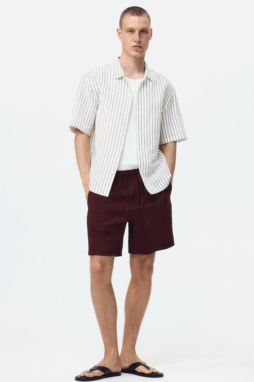 Relaxed fit textured shorts - burgundy