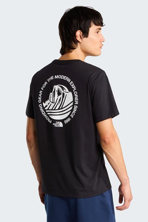 M MOUNTAINSCAPE REGULAR SS TEE - TNF BLACK
