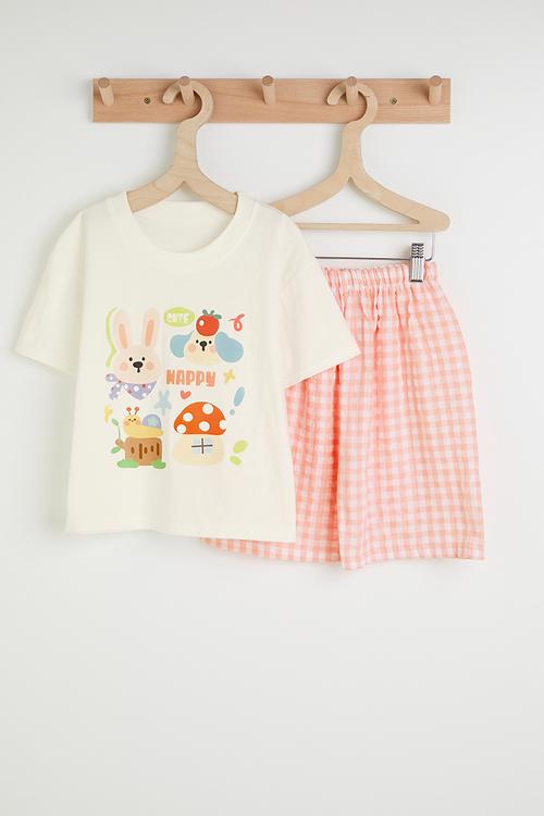 Graphic tee with gingham shorts - white/pink