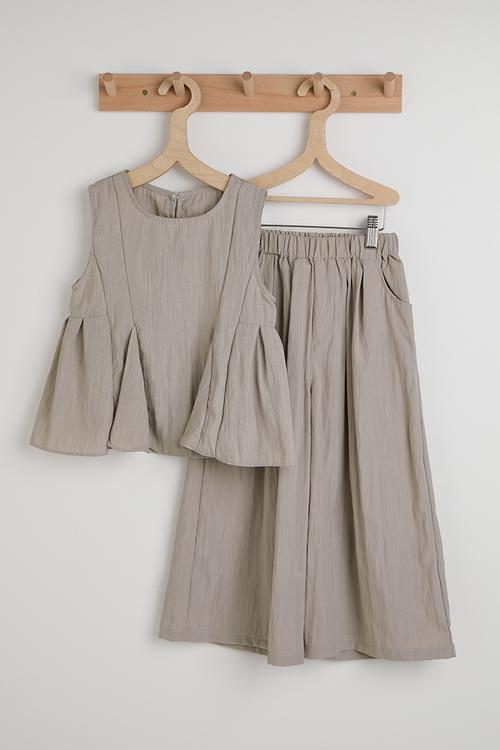 Godet detailed blouse & bermuda shorts - grey