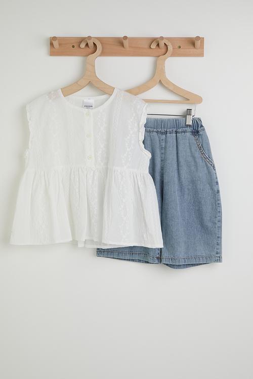Broderie blouse with denim shorts - white/blue