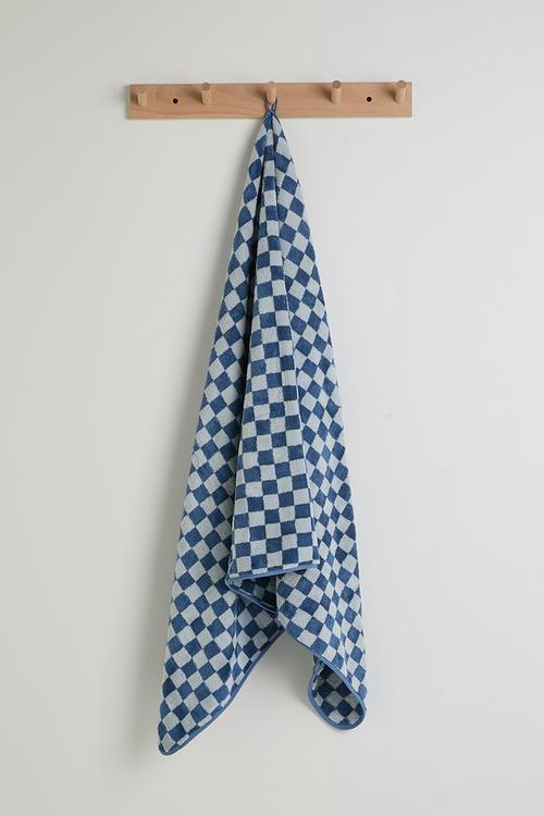 Checkered body towel - dark blue