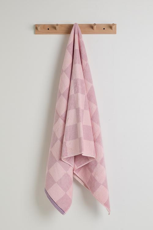Checkered bath towel - pink multi