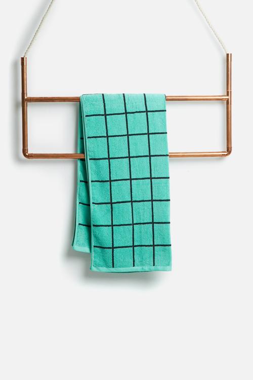 Grid bath towel