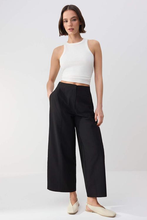 Wardrobe Essentials Wide-Leg Trousers with Pleat Detail - Black