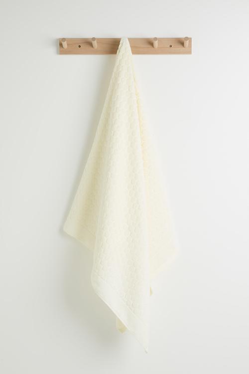 Honeycomb pattern bath towel - pale yellow
