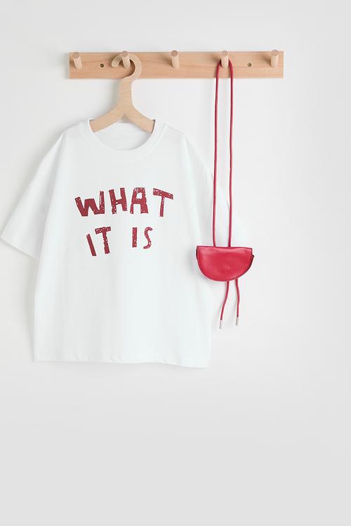 Slogan crew neck tee with mini pouch - white/red