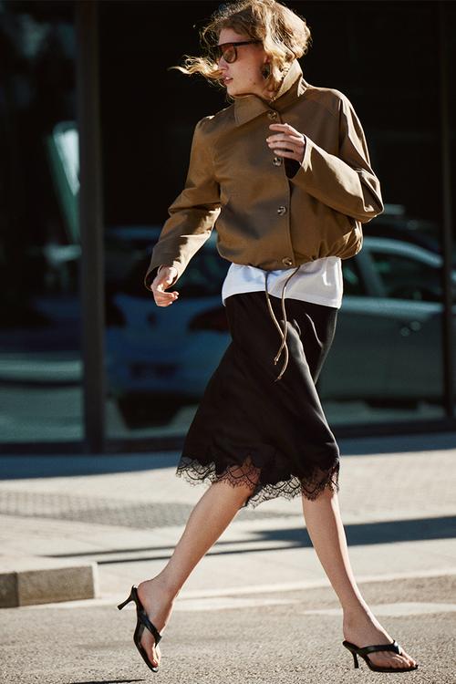 Lace-trimmed slip skirt - black