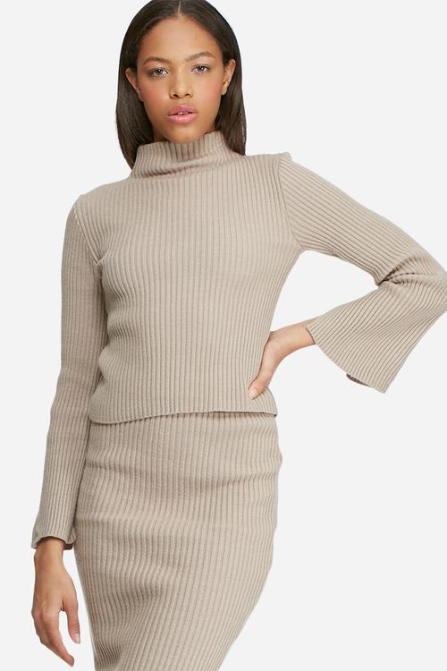Split sleeve funnel neck