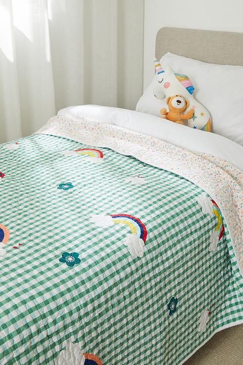Gingham quilted coverlet - dark green/rainbow cloud aop