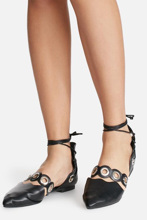 Eyelet flat