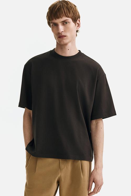 Loose fit boxy-style T-shirt - black