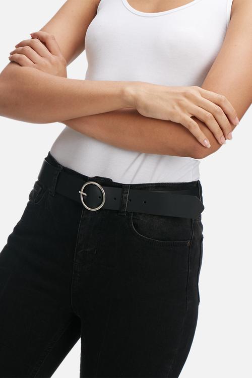 Circle buckle leather belt