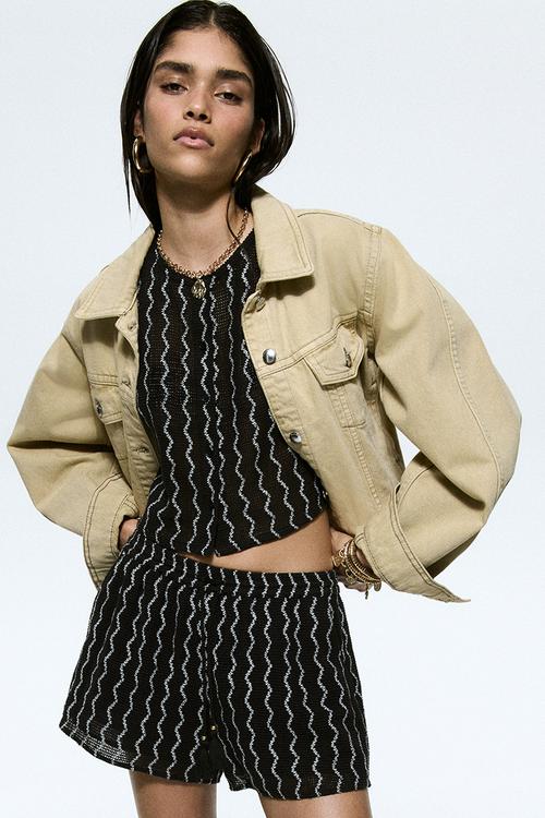 Crochet-look shorts - black/striped