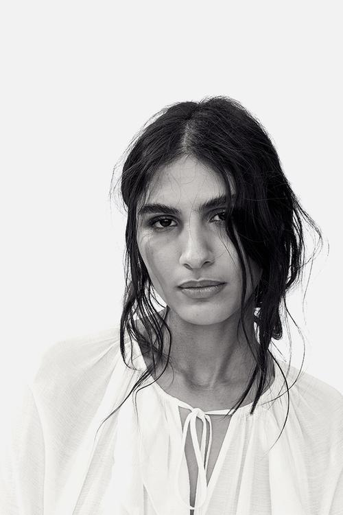 Flounce-trimmed blouse - white