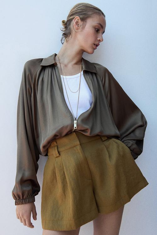 Belted tailored shorts - dark beige