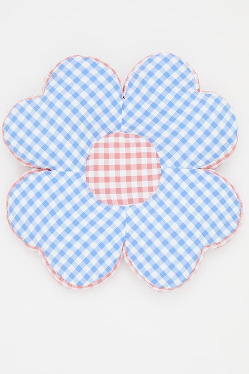 Gingham flower-shaped cushion - blue/pink
